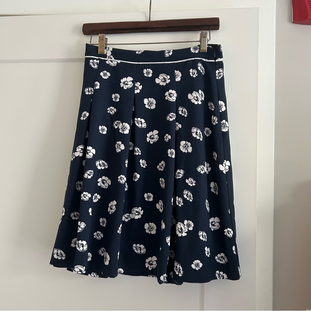 Brooks Brothers Blue and White pleated floral Skirt Knee-Length